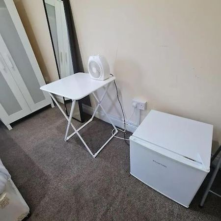 Lovely En-Suite Bedroom Londra Esterno foto