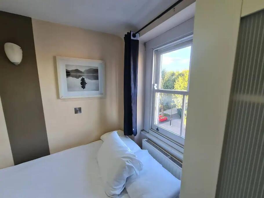 Lovely En-Suite Bedroom Londra Esterno foto