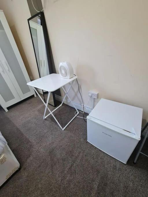 Lovely En-Suite Bedroom Londra Esterno foto