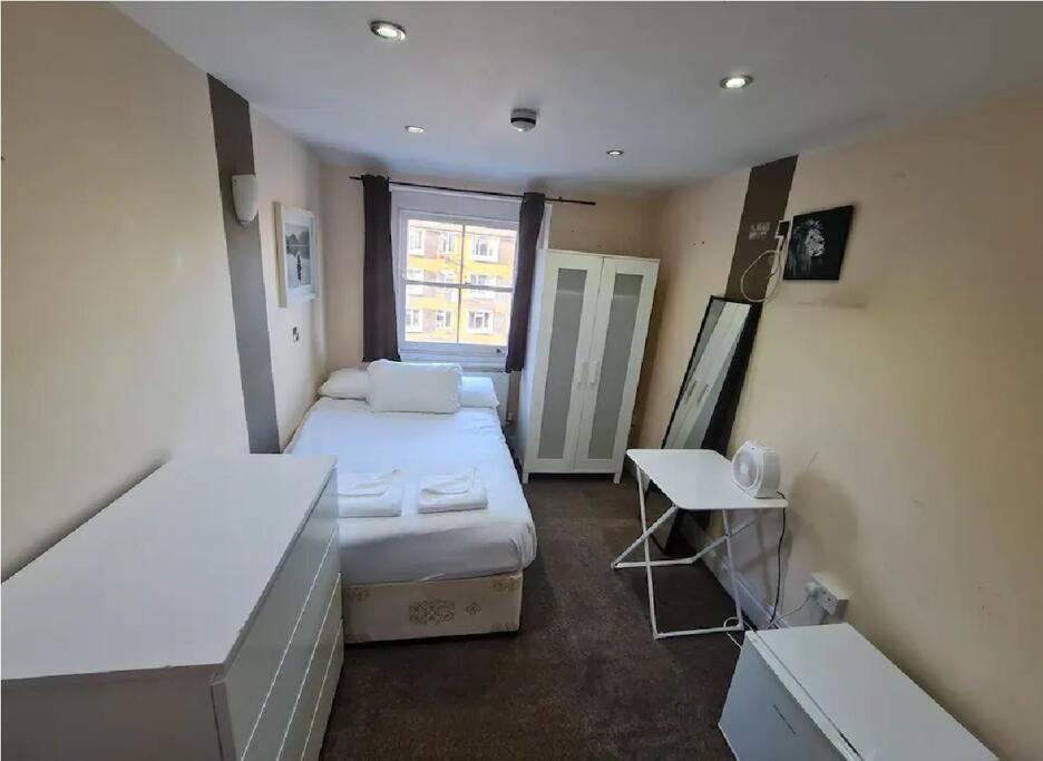 Lovely En-Suite Bedroom Londra Esterno foto