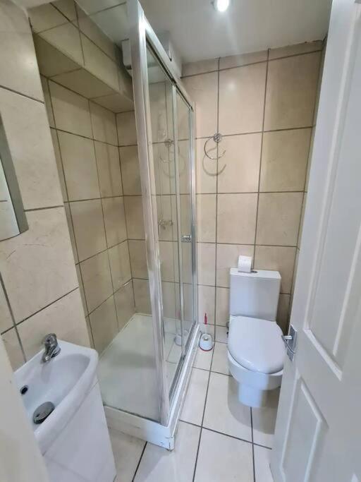 Lovely En-Suite Bedroom Londra Esterno foto